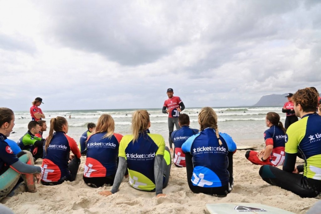 Surf instructor course underway